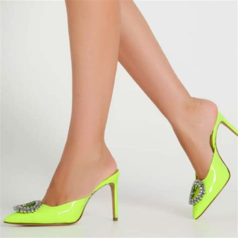 SAPATO MULE VERNIZ VERDE NEON