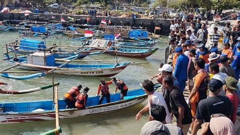 Tim SAR Berhasil Menemukan Dua Nelayan Yang Hanyut Di Pantai Sadeng