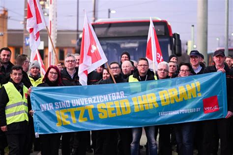 Mega Streik legt Düsseldorf lahm Diese Busse fahren Montag trotzdem