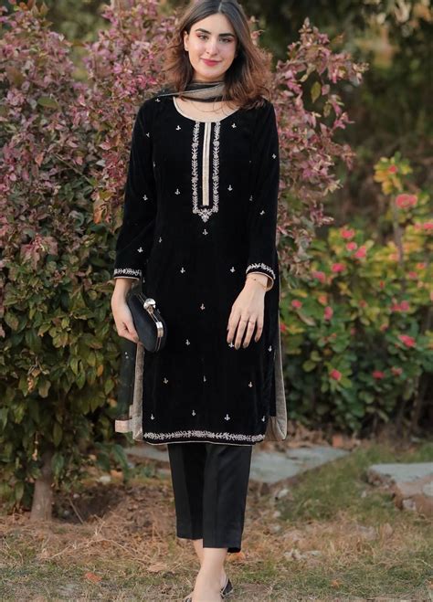 Sidra Mumtaz Embroidered Velvet Stitched 2 Piece Suit Sm20pb 02 Black Rose Velvet Dress