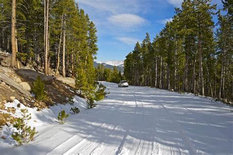 Snowy mountain road | Free Photo