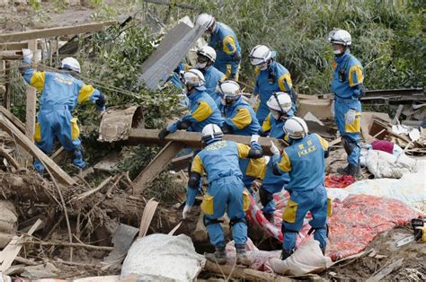 Twin Quakes Topples Buildings In Japan Kill 41