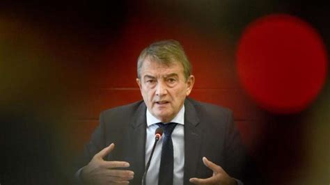 Niersbach auf Tauchstation Basis fordert Aufklärung