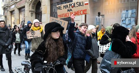 Kryzys klimatyczny Młodzieżowy Strajk Klimatyczny na ulicach Wrocławia