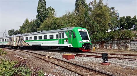 Kereta Bandara Adi Sumarmo Berangkat Stasiun Solo Balapan YouTube