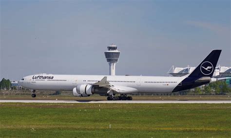 M S Lufthansa Airbus A Con Regreso De Primera Clase A Los Cielos