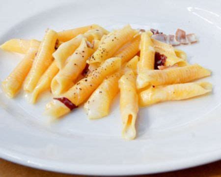 Garganelli Con Crema Di Parmigiano, Prosciutto Di Parma, E Radicchio Recipe