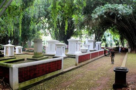 Kisah Misteri Di Bogor Dari Makam Belanda Gunung Salak Hingga