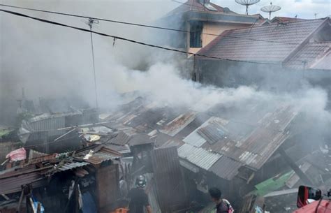 Dilalap Sijago Merah Enam Rumah Kayu Ludes Di Tarok Dipo Berita