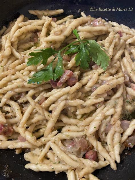 Fusilli Al Pesto Di Patate E Noci Gratinati Al Forno Con Provola