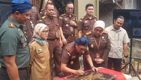 Kejari Resmikan Rumah Restorative Justice Di Lima Desa Adat Kasepuhan