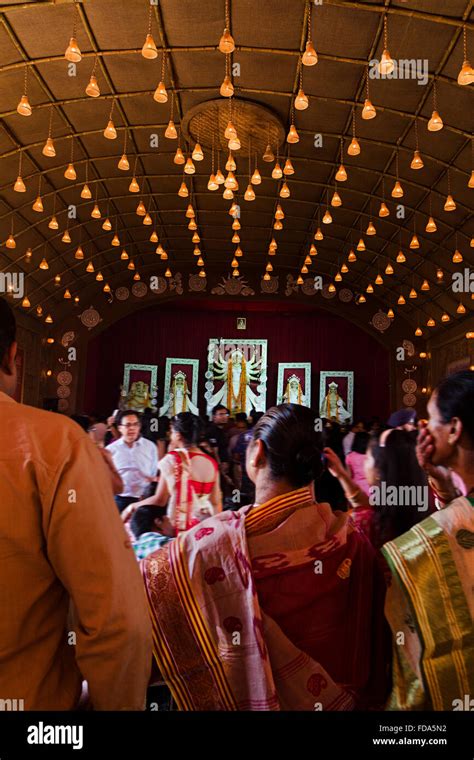 Groups Crowds Temple God Statues Durga Puja Stock Photo - Alamy