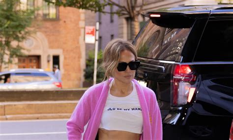 Jennifer L Pez Luce Atuendo Urbano Donde Presume Sus Incre Bles Abdominales