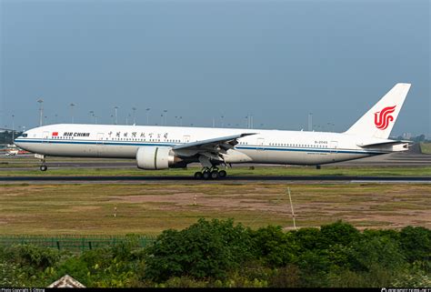 B 2045 Air China Boeing 777 39LER Photo By CWong ID 1323336