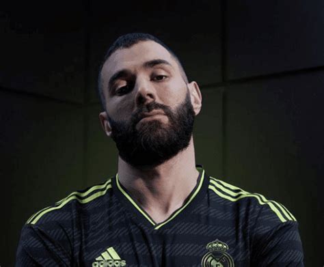 Health Update What Happened To Real Madrid Striker Benzema Hand