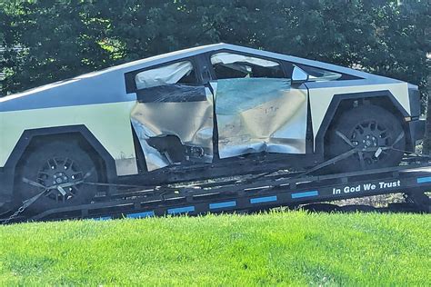 Driver Dies In Cybertruck Crash Can We Trust Teslas Safety Anymore