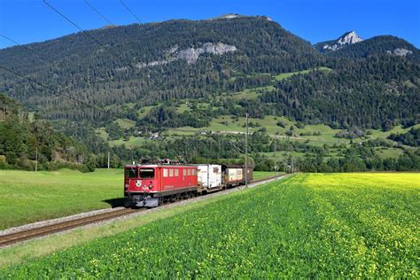 Ge Ii Mit Einem G Terzug Am Bei Bonaduz Bahnbilder De