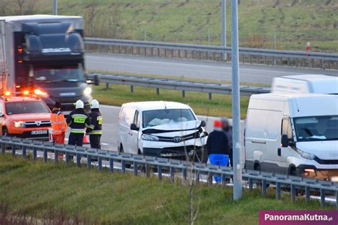 Zderzenie dwóch aut na A1 pod Kutnem na miejscu straż pożarna i