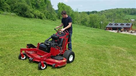 Toro 60 Grandstand Cutting Green Grass Youtube