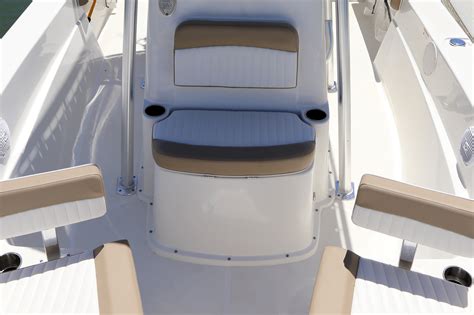 Lx21 Center Console Bay Boats Center Consoles And Offshore Boats Sea Born