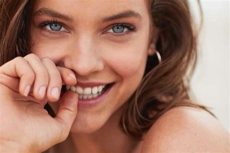 Palvin Barbi kalapban teljesen meztelenül 18