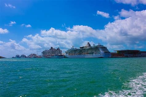 Bayside Marina In Miami Florida Usa Stock Photo Image Of Cityscape