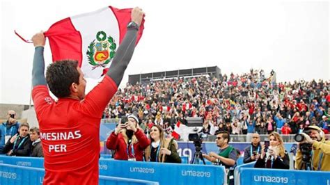 Arriba Per Daniella Rosas Y Lucca Mesinas Son Los Abanderados