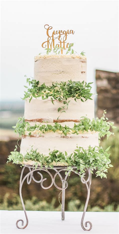 Wunderschöner Vintage Naked Cake mit grüner Deko hochzeitstorte naked