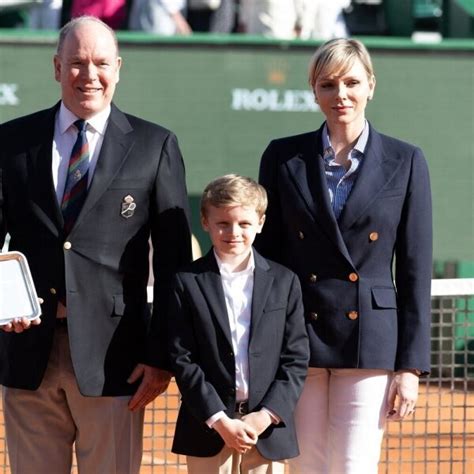 Los Pr Ncipes Alberto Y Charlene De M Naco Junto A Su Hijo En La Final