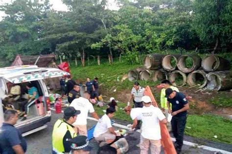 Camión que trasladaba a 27 migrantes cubanos vuelca en carretera de