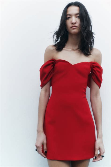 Zara Tiene El Vestido De San Valent N M S Sexy Con Escote Coraz N Moda