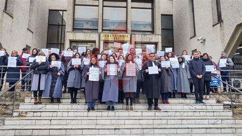 Protest La Ia I Zeci De Grefieri I Judec Tori Au Ie It Din Nou N