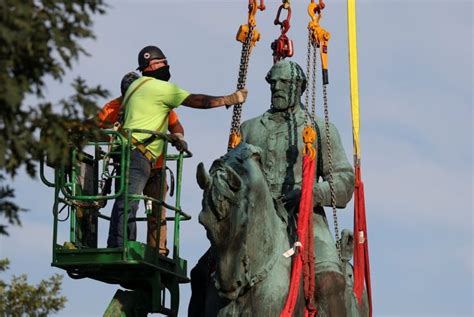 Statue Of Confederate Gen Robert E Lee Removed In Charlottesville Va