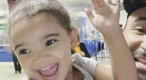 Menina de 3 anos viraliza ao realizar sonho de andar de ônibus pela