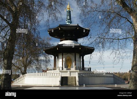 Battersea Park Peace Pagoda Stock Photo - Alamy