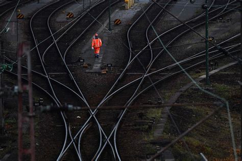 German union calls for new round of rail strike | The Peninsula Qatar