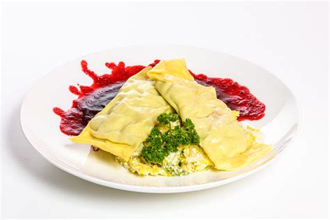 Selbstgemachte Maultaschen gefüllt mit Kräuter Süßkartoffel und Ricotta