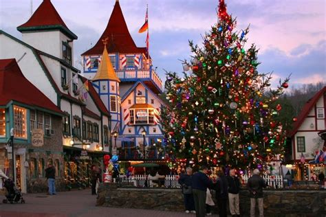 These Small Georgia Towns Do Christmas Right Best Christmas