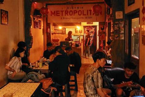 Distrik Metropolitan Kafe Di Surabaya Dengan Konsep Vintage Dan