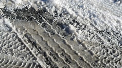 Código de colores de la DGT para conducir con nieve y hielo aprende a