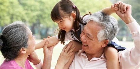 Children Growing Up With Grandparents Are Happier: Study