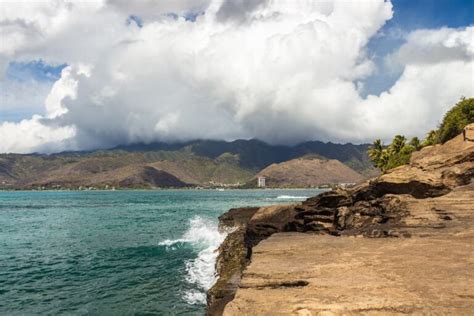 Where To Go Cliff Jumping In Hawaii