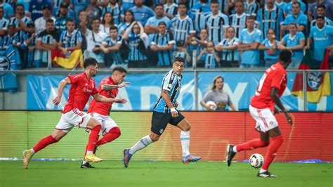 TUDO É GRENAL Relembre como foi a estreia de Luis Suárez no clássico