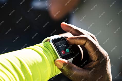 Premium Photo | Closeup of smartwatch on a wrist