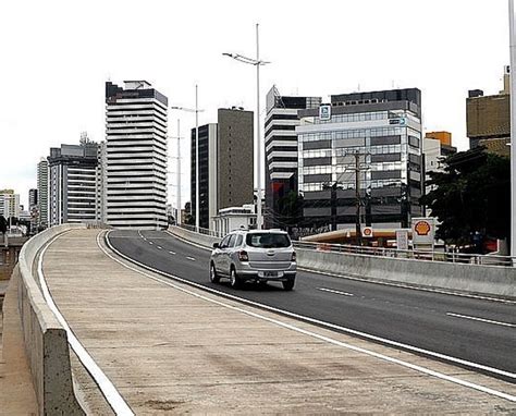 Preste atenção Obras do BRT interditam trecho da Avenida ACM neste