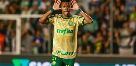 Veiga faz três Estêvão bate recorde e Palmeiras bate Juventude