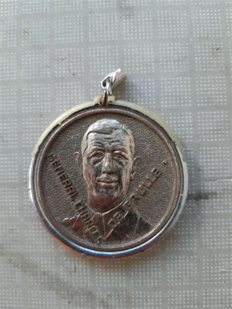 MÉDAILLE GÉNÉRAL CHARLES de Gaulle croix de Lorraine EUR 10 00