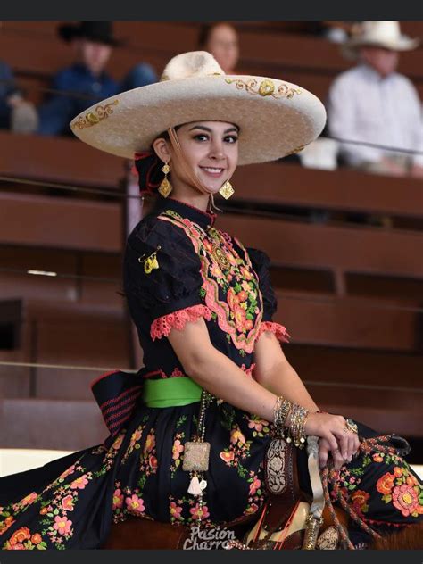 Pin De Marytere Lemus Ch Vez En Reina En Vestidos De Escaramusa