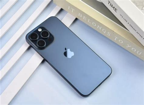 华为p70pro线稿曝光！不过这设计怎么那么像iphone15pro呢？ 财经头条