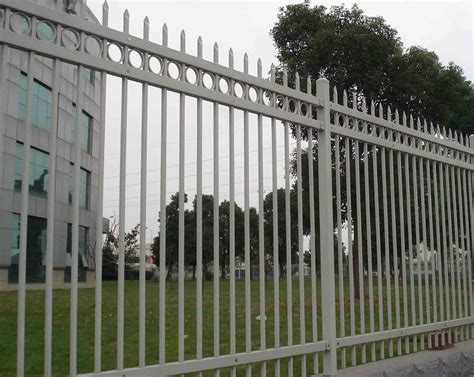 China Decorative Galvanized Wrought Iron Fence Black Powder Coating Steel Garden Fencing With